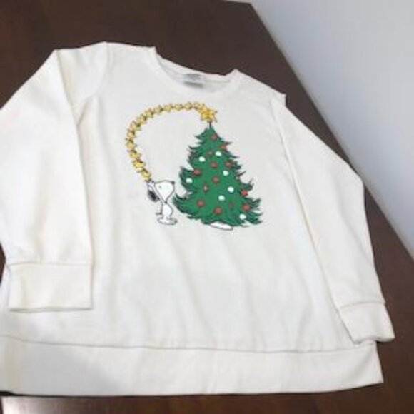 Peanuts Snoopy Cozy Fleece Christmas Tree White Sweatshirt. - Picture 12 of 16